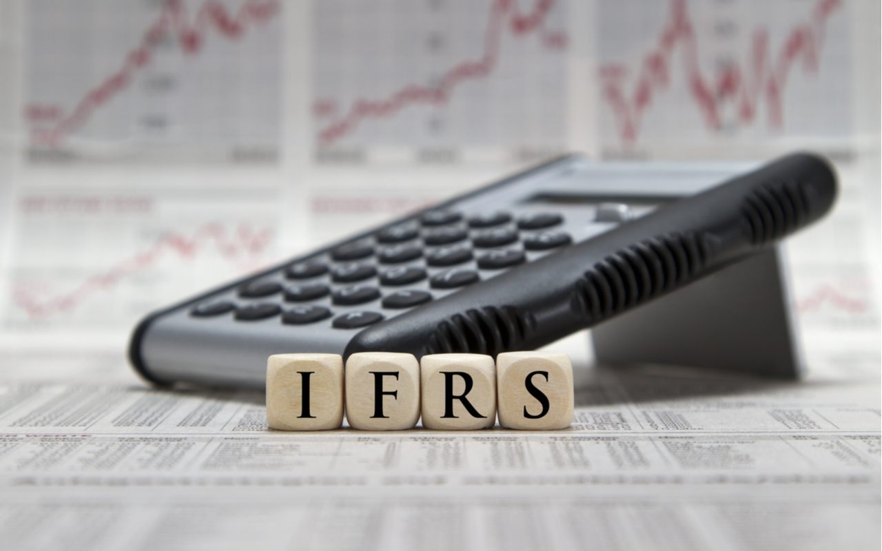 IFRS og en kalkulator